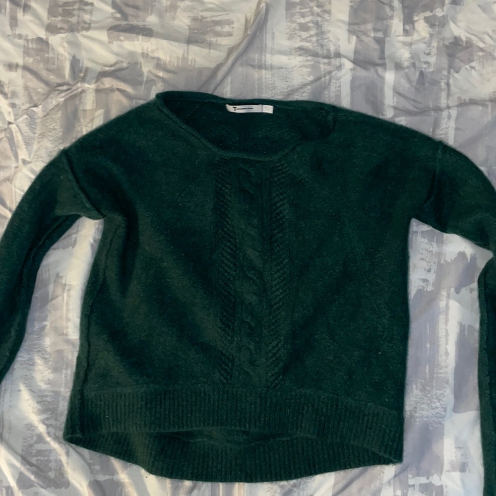 Used, in good condition Green Knitted Sweater. Size XS.